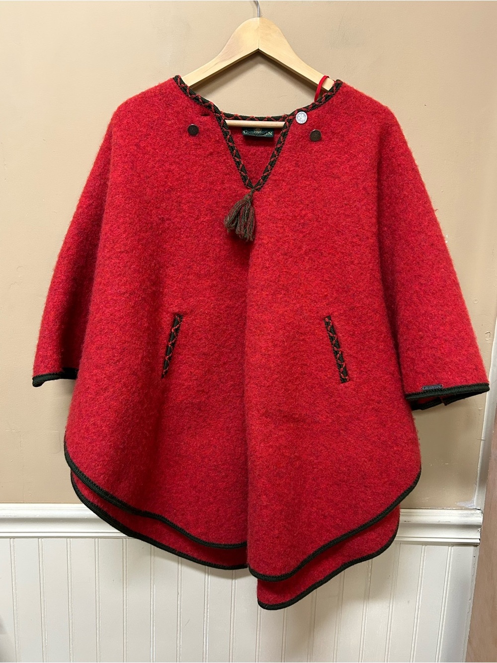 GIESSWEIN Austria VTG Women's Red Wool Cape with Detachable Hood US 10